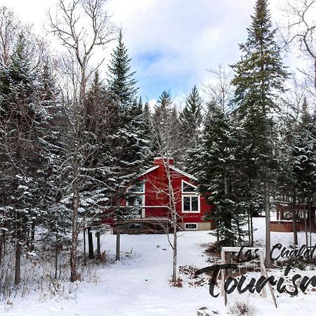 Les Chalets Tourisma - Chalet Dans Les Bois Avec Lac Prive - Le Colibri Saint-Raymond Exterior foto