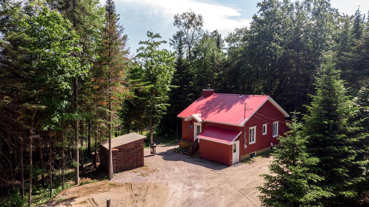 Les Chalets Tourisma - Chalet Dans Les Bois Avec Lac Prive - Le Colibri Saint-Raymond Exterior foto